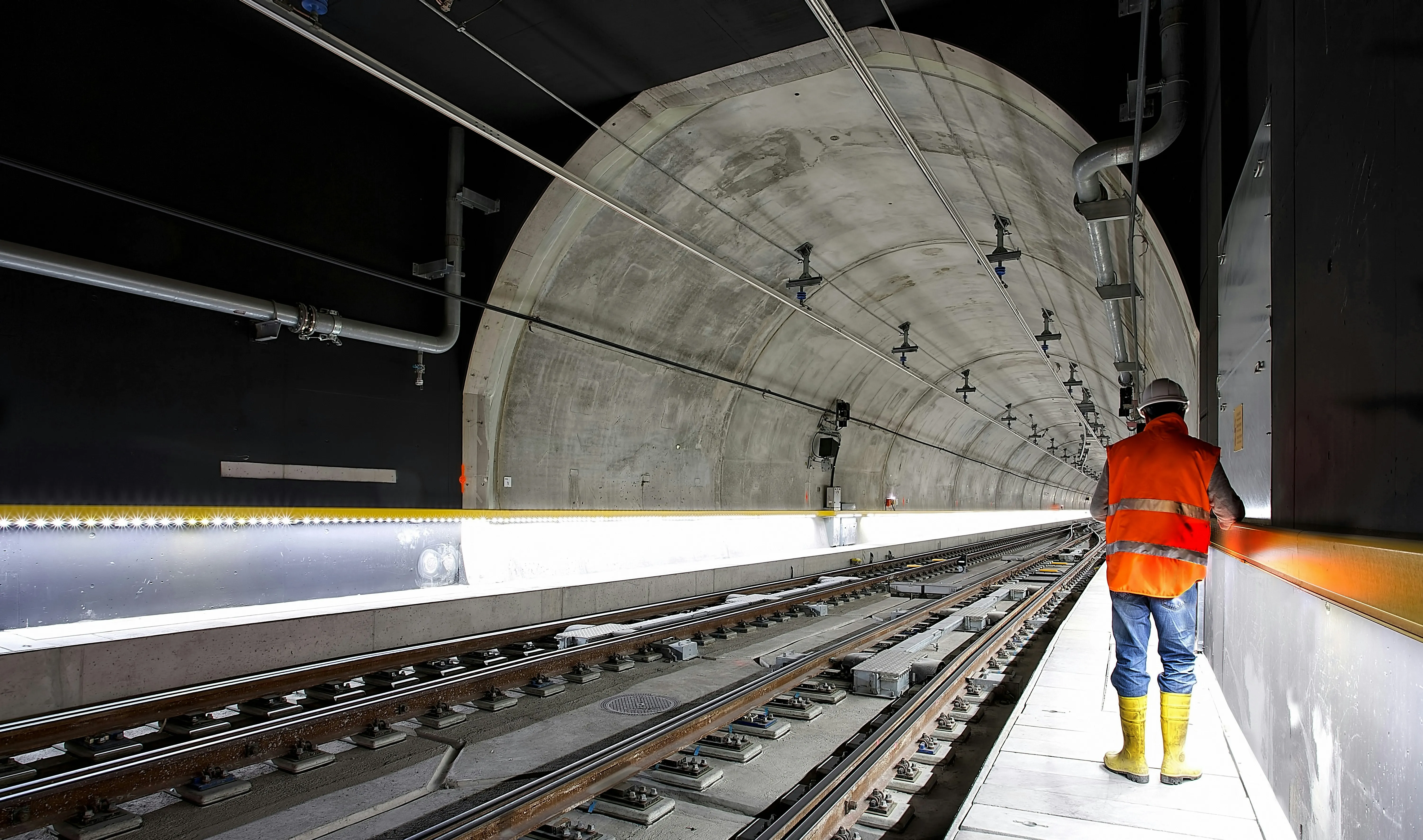 Tunnel Locomotive Operation and Safety